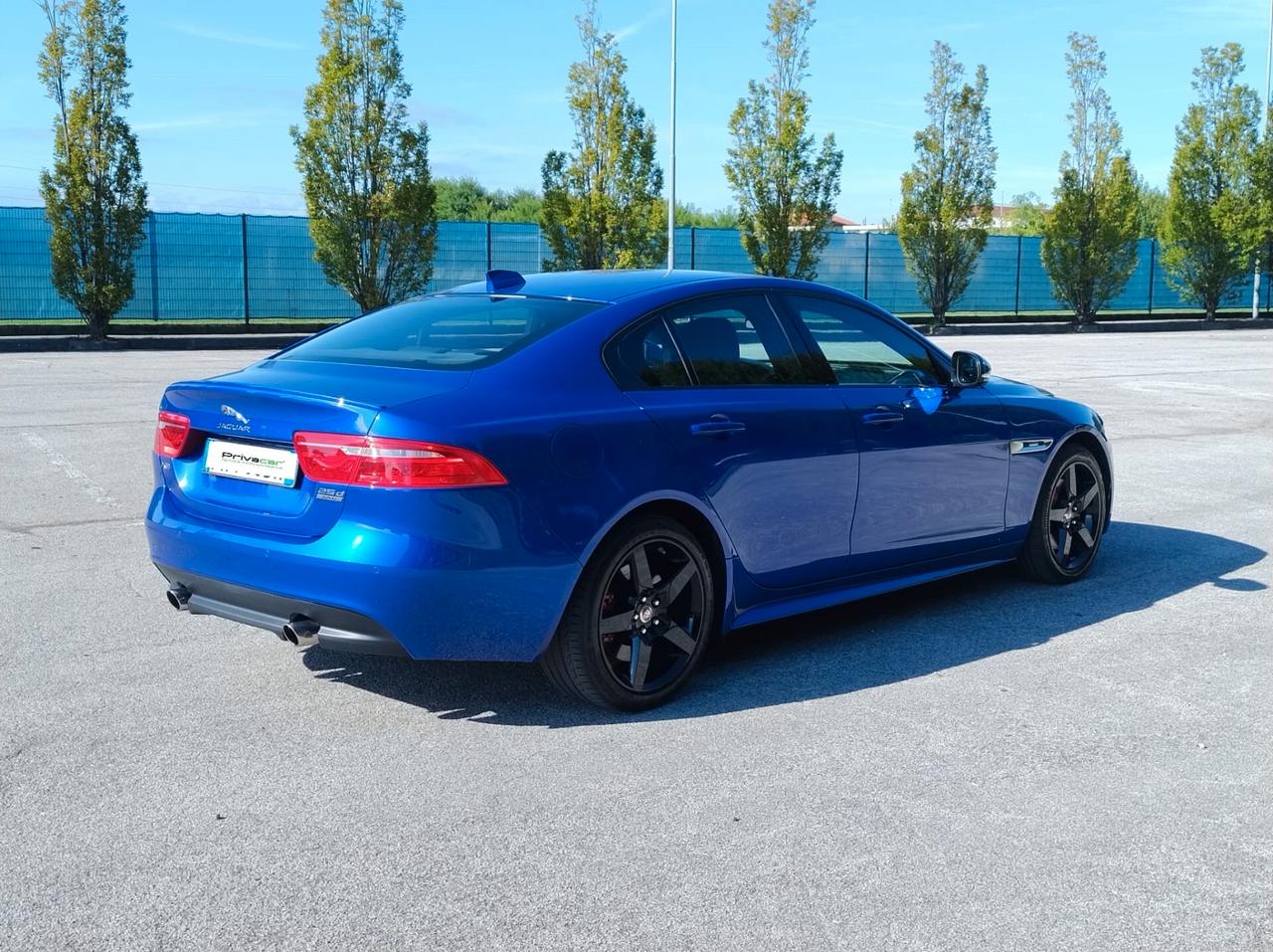 Jaguar XE 2.0d AWD 240cv aut. R-SPORT