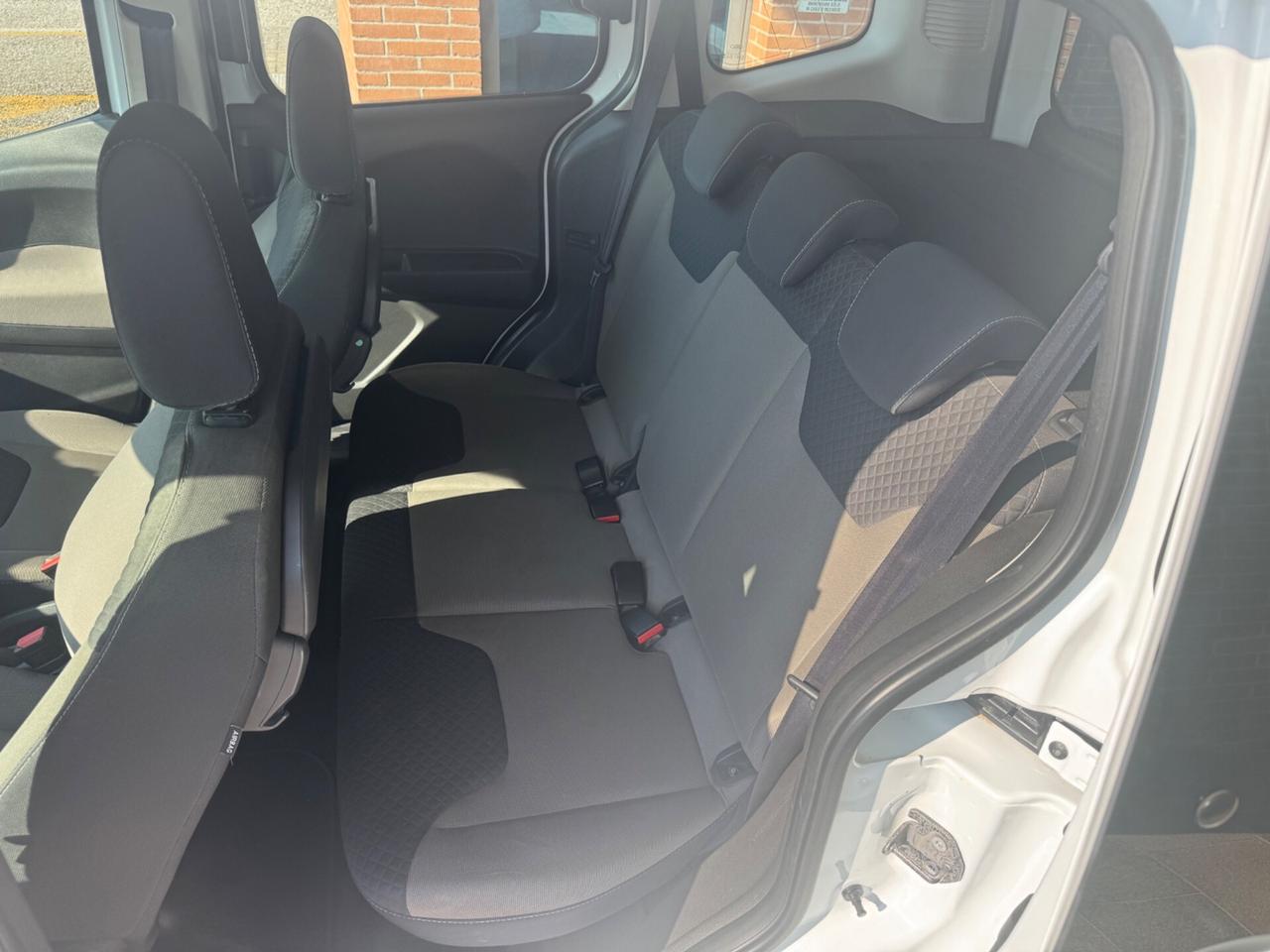 Ford Tourneo Courier 1.5 TDCI 100 CV S&S Plus