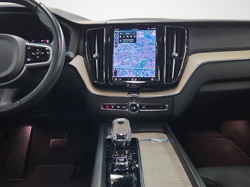 VOLVO XC60 (2017-->) XC60 T6 Recharge Plug-in H...