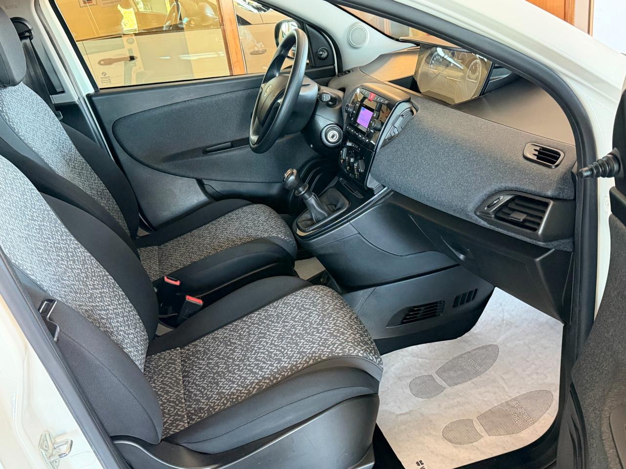 Lancia Ypsilon 1.2 69 cv. ELEFANTINO BLU