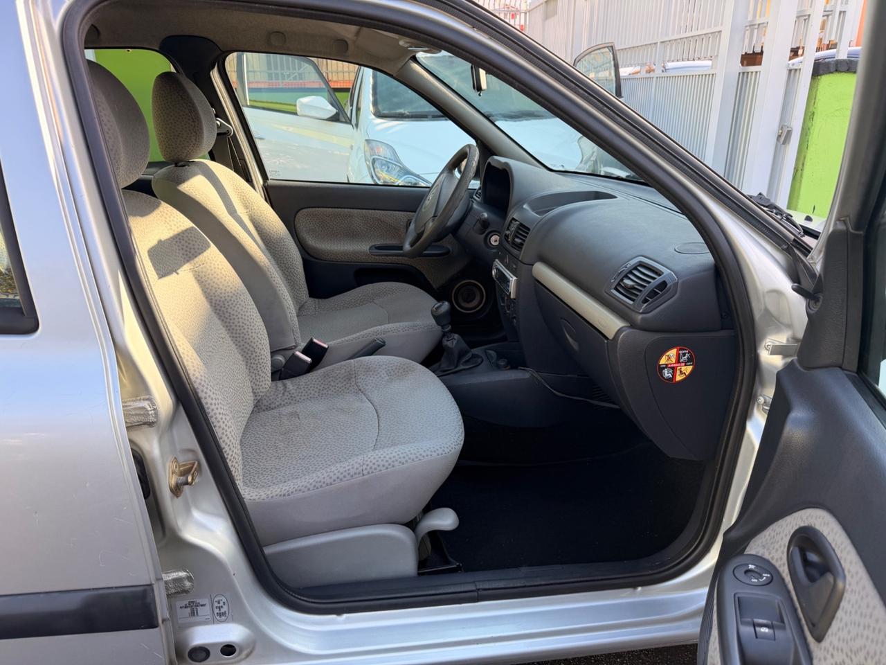 Renault Clio 1.2 5 porte Confort 2005 150.000 km