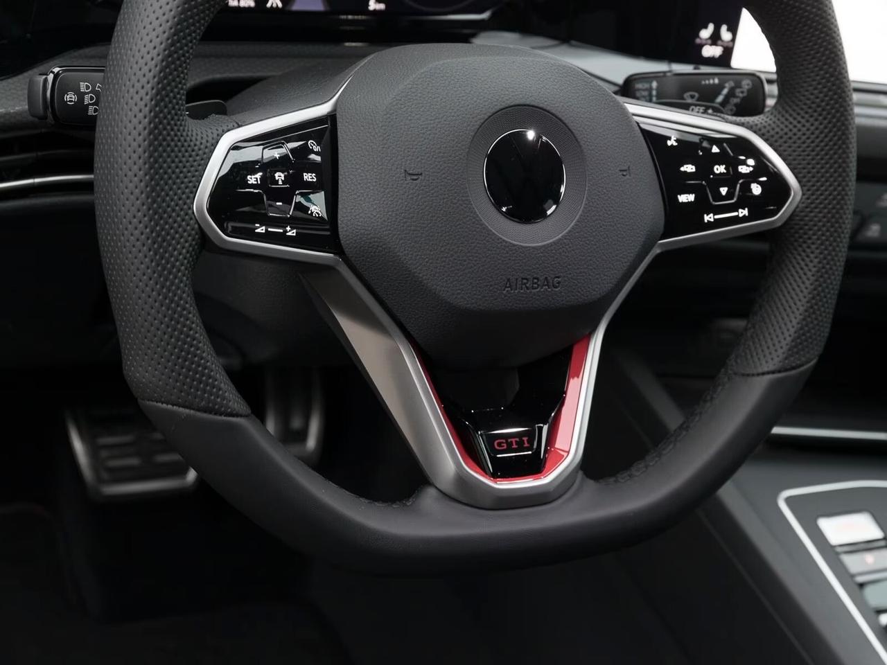 Volkswagen Golf GTI 2.0 TSI DSG NAVI VIRTUAL LED CAMERA