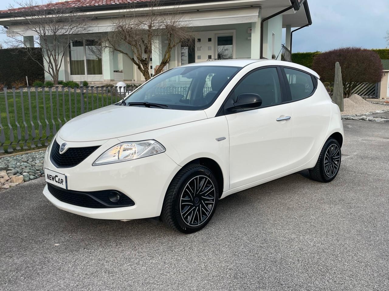 Lancia Ypsilon 1.2 69 CV 5 porte Platinum