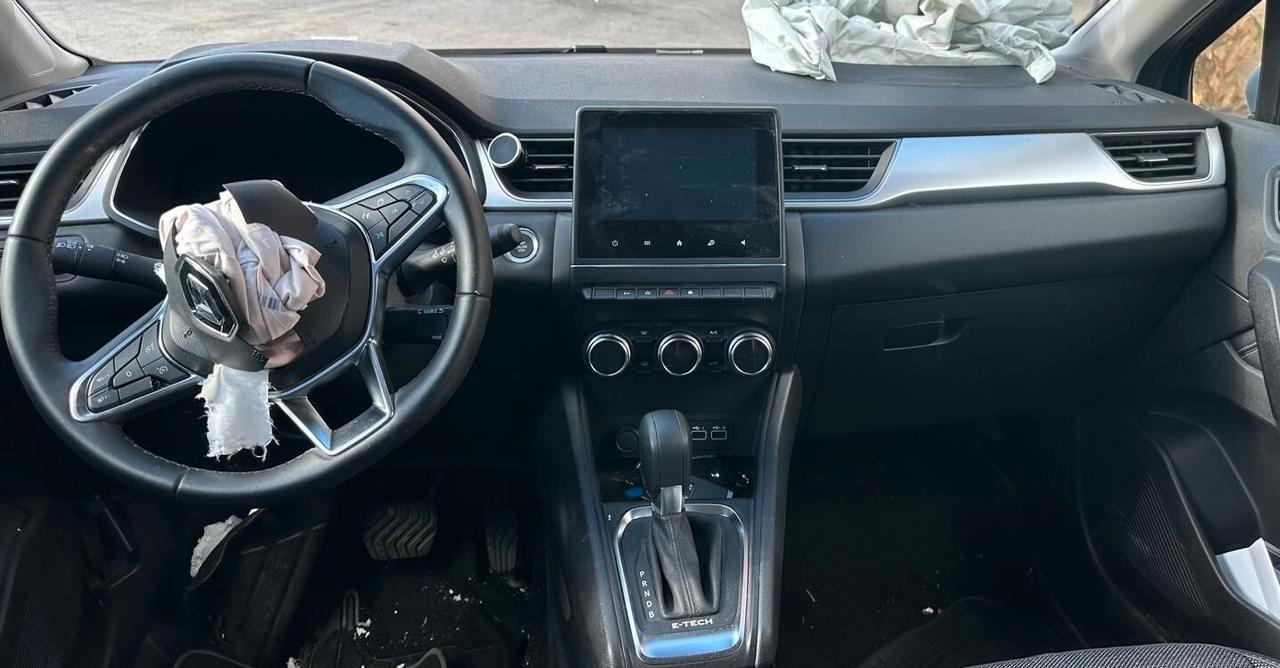 Renault Captur Plug-in Hybrid E-Tech 160 CV Techno incidentata