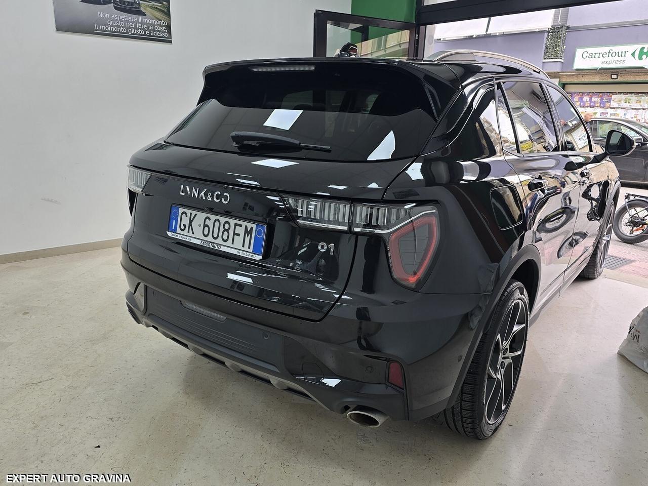 LYNK & CO 01 PLUG-IN **TOTAL BLACK**