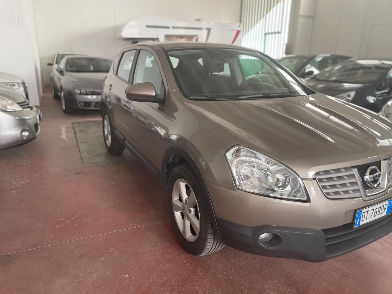 Nissan Qashqai 2.0 dCi DPF Visia 4x4