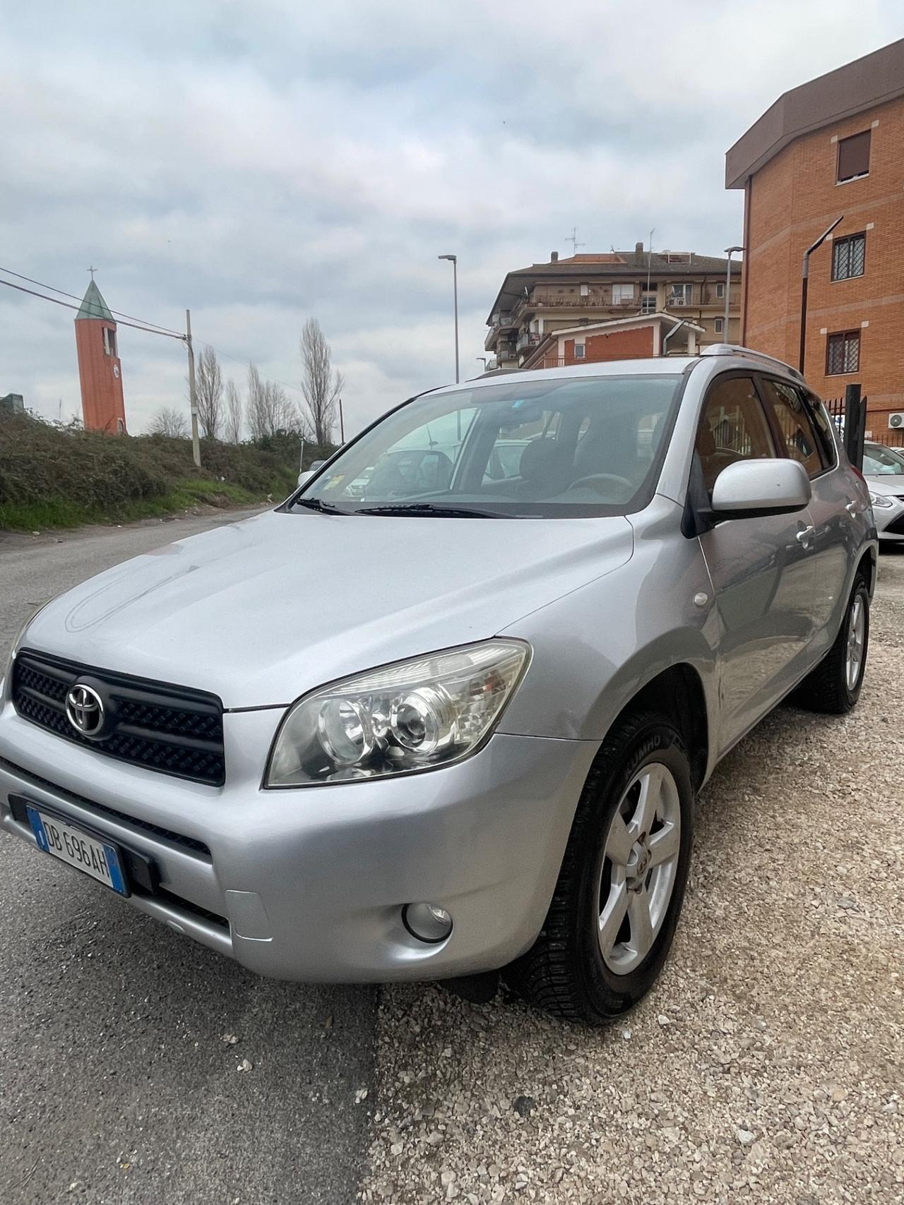 Toyota RAV 4 RAV4 2.2 D-4D 136 CV Luxury GARANTITA