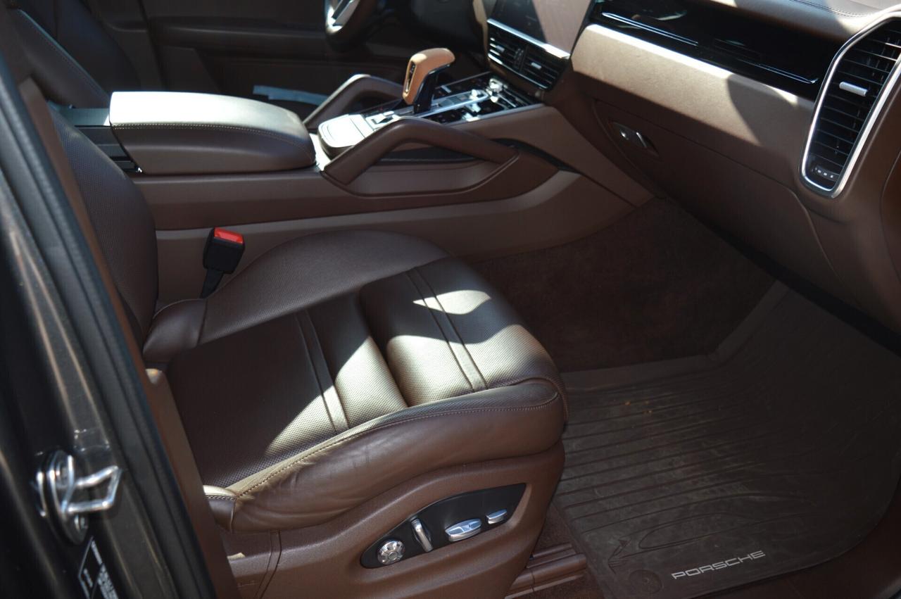 Porsche Cayenne 3.0 V6 E-Hybrid