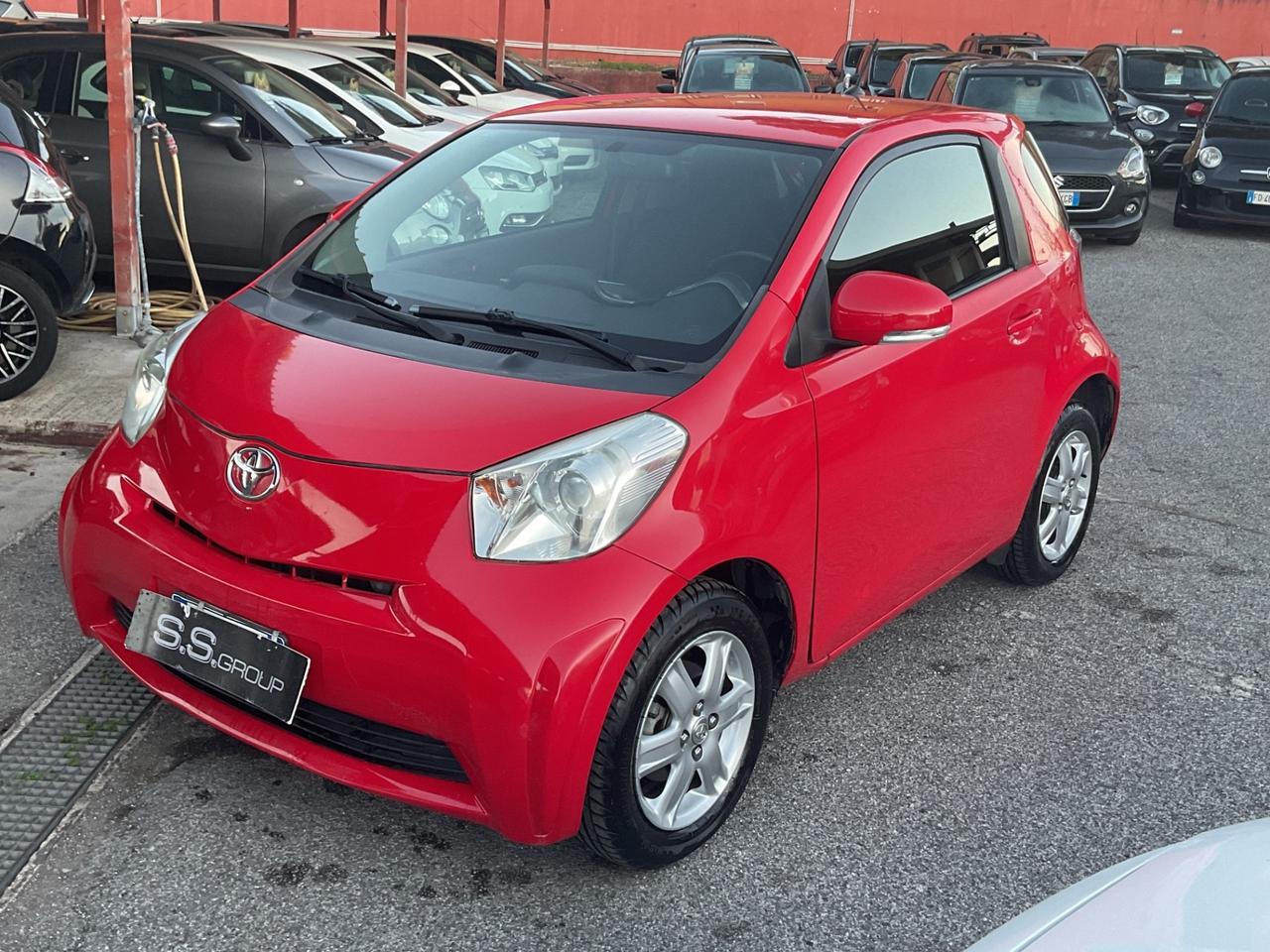 Toyota iQ 1.0 -neopatentati-rate-garanzia-permute