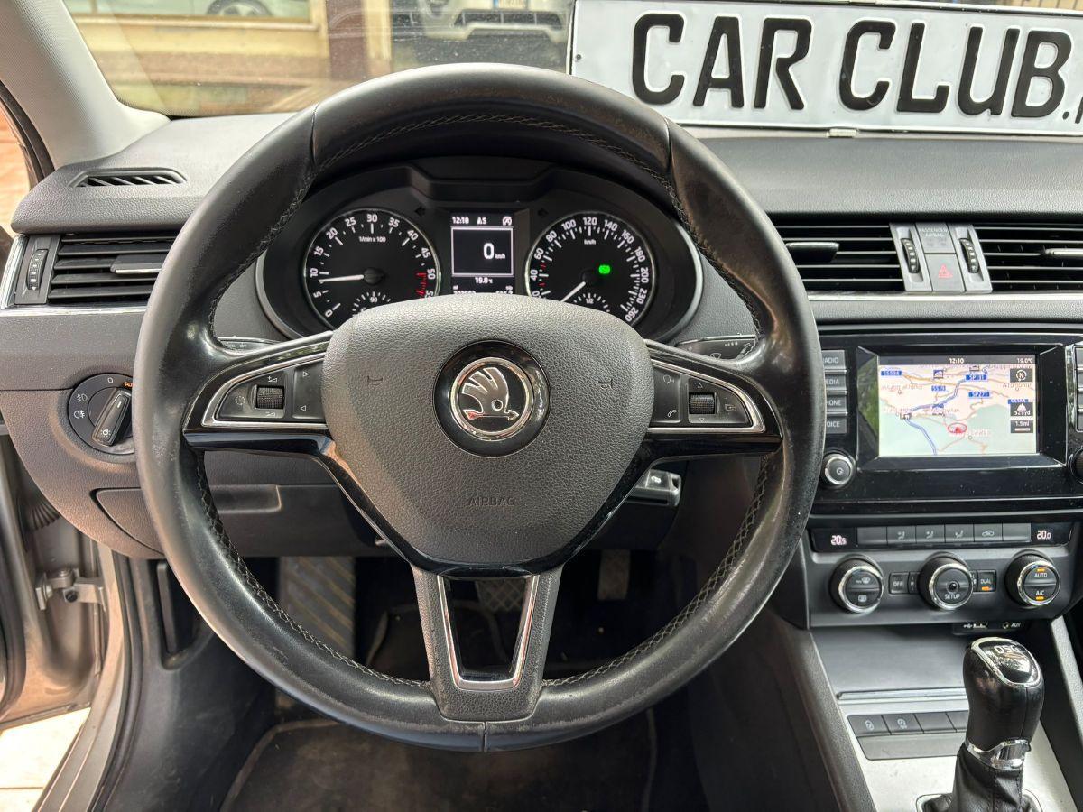 Skoda Octavia 1.6 TDI 105cv DSG Ambition Wagon