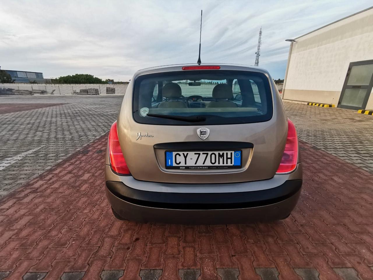 Lancia Ypsilon 1.2 Argento NEOPATENTATI