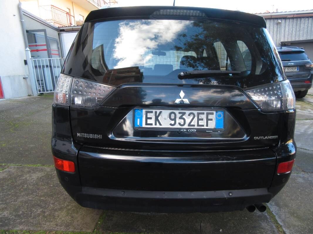 Mitsubishi Outlander 2.0 di-d Invite dpf