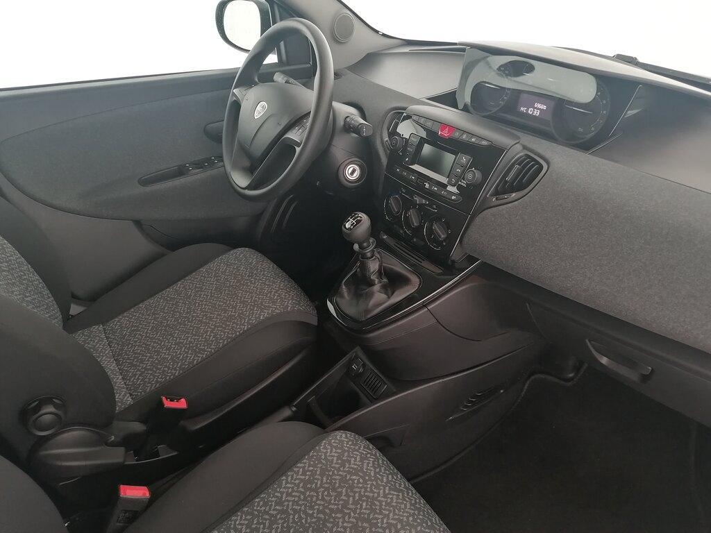 Lancia Ypsilon 1.0 FireFly Hybrid Silver