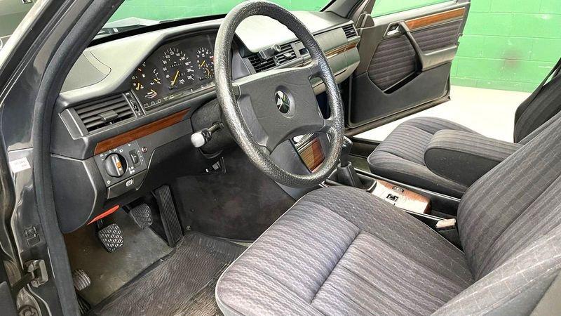 Mercedes-Benz Serie 200-320 200 E