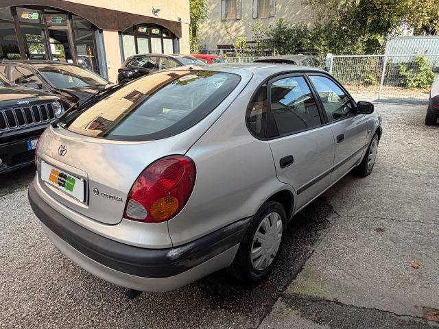 TOYOTA Corolla 1.4i 16V 5 porte Sol