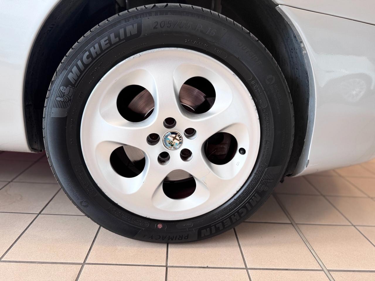 Alfa Romeo 147 1.9 JTD (120) 5 porte Distinctive