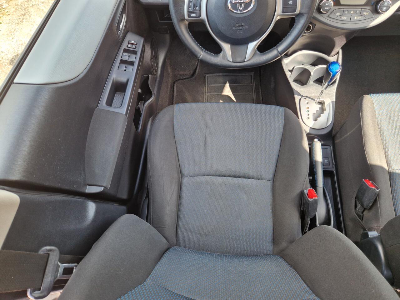Toyota Yaris 1.5 Hybrid 5 porte Lounge NEOPATENTATI