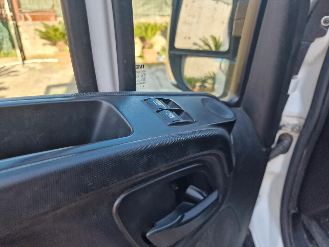 Iveco COIBENTATO SENZA FRIGO