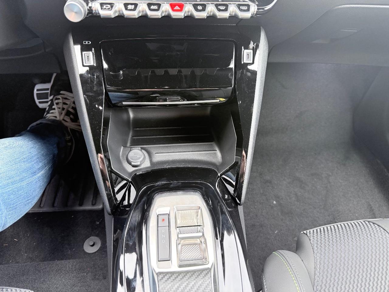 Peugeot 2008 2008 1.2 hybrid GT 145cv e-dcs6