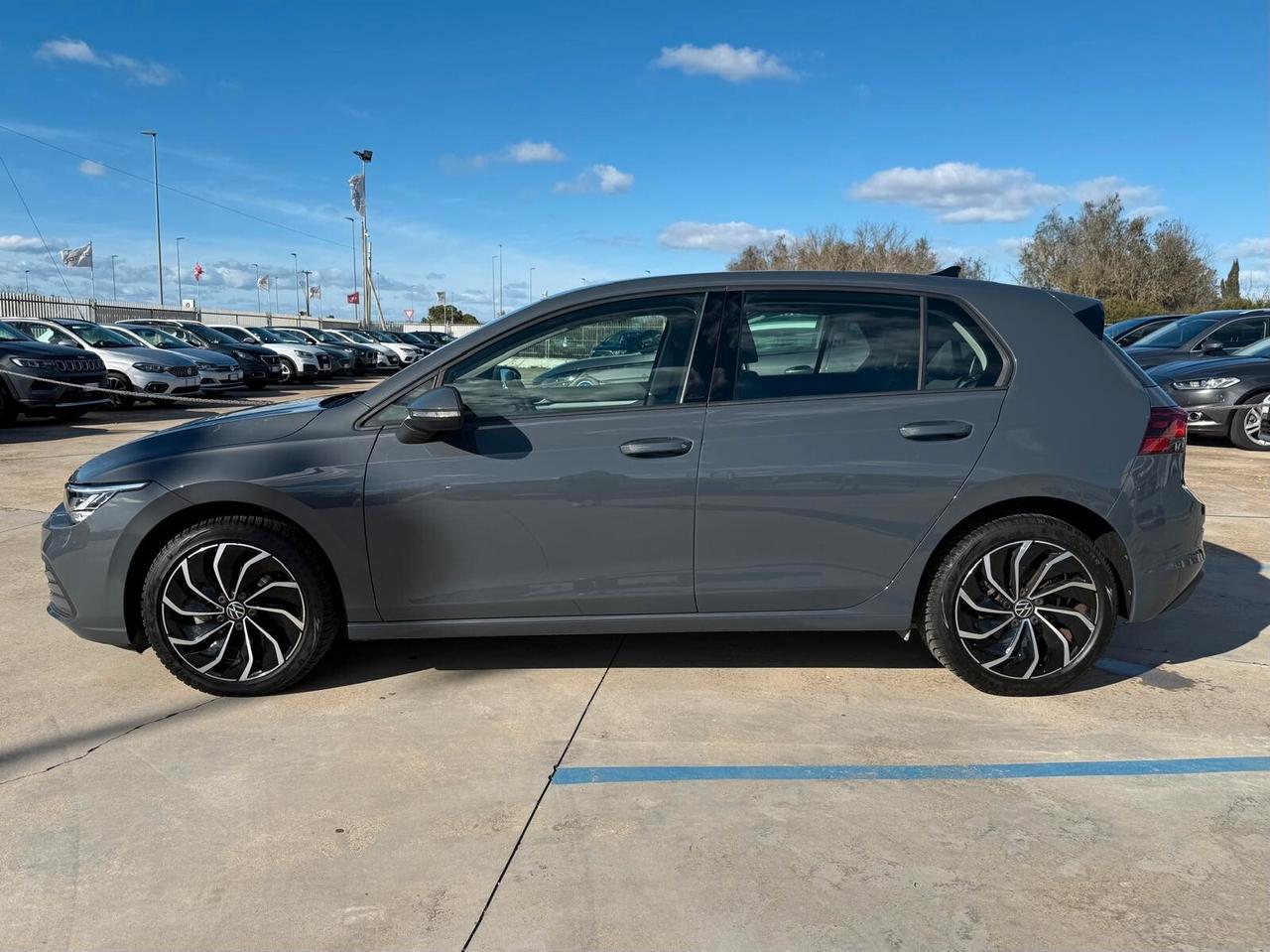 VW GOLF 8 1.0 HY DSG LIFE - KM 20.000 - AZIENDALE