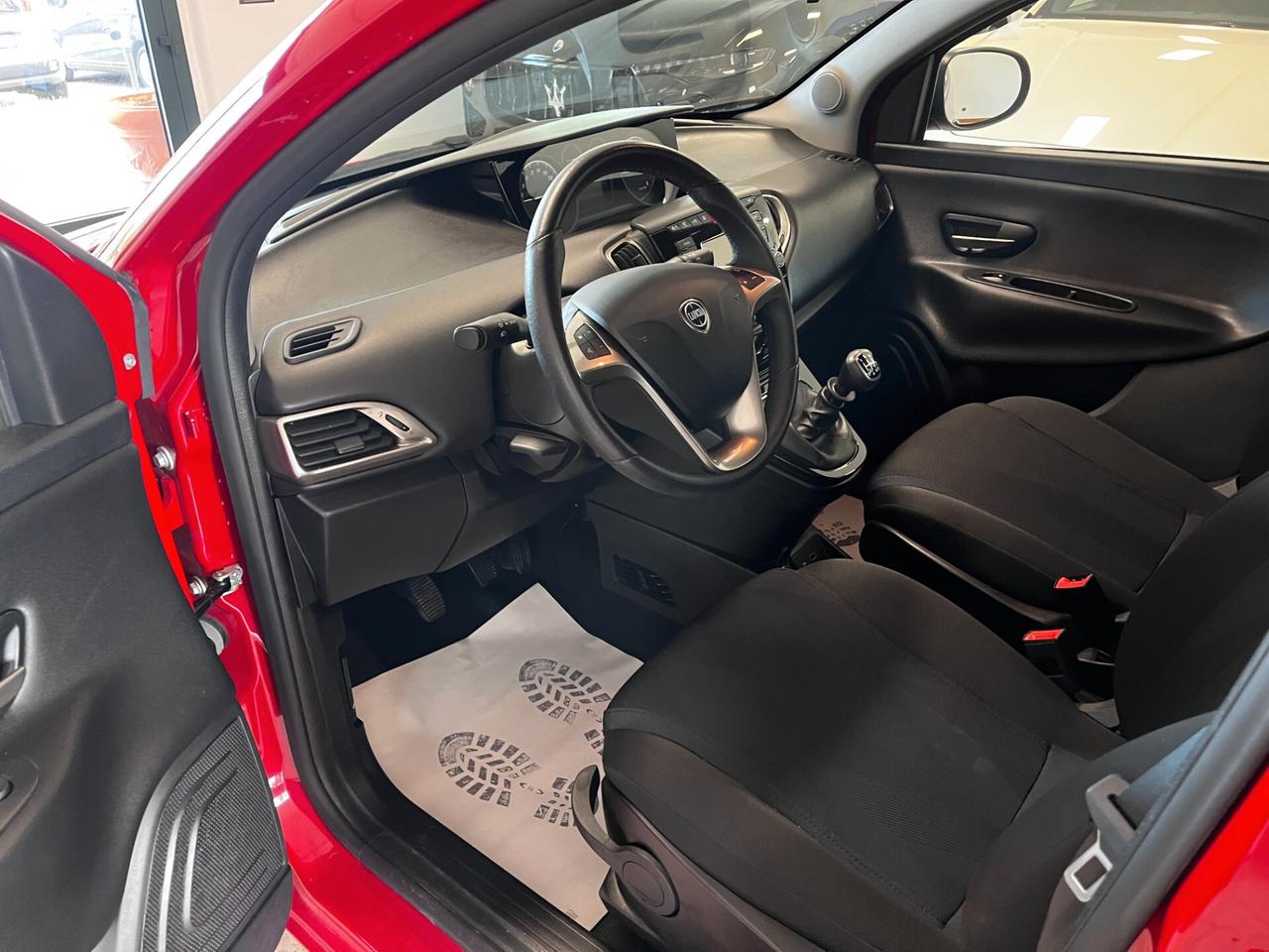 Lancia Ypsilon 1.0 FireFly 5 porte S&S Hybrid Ecochic Gold