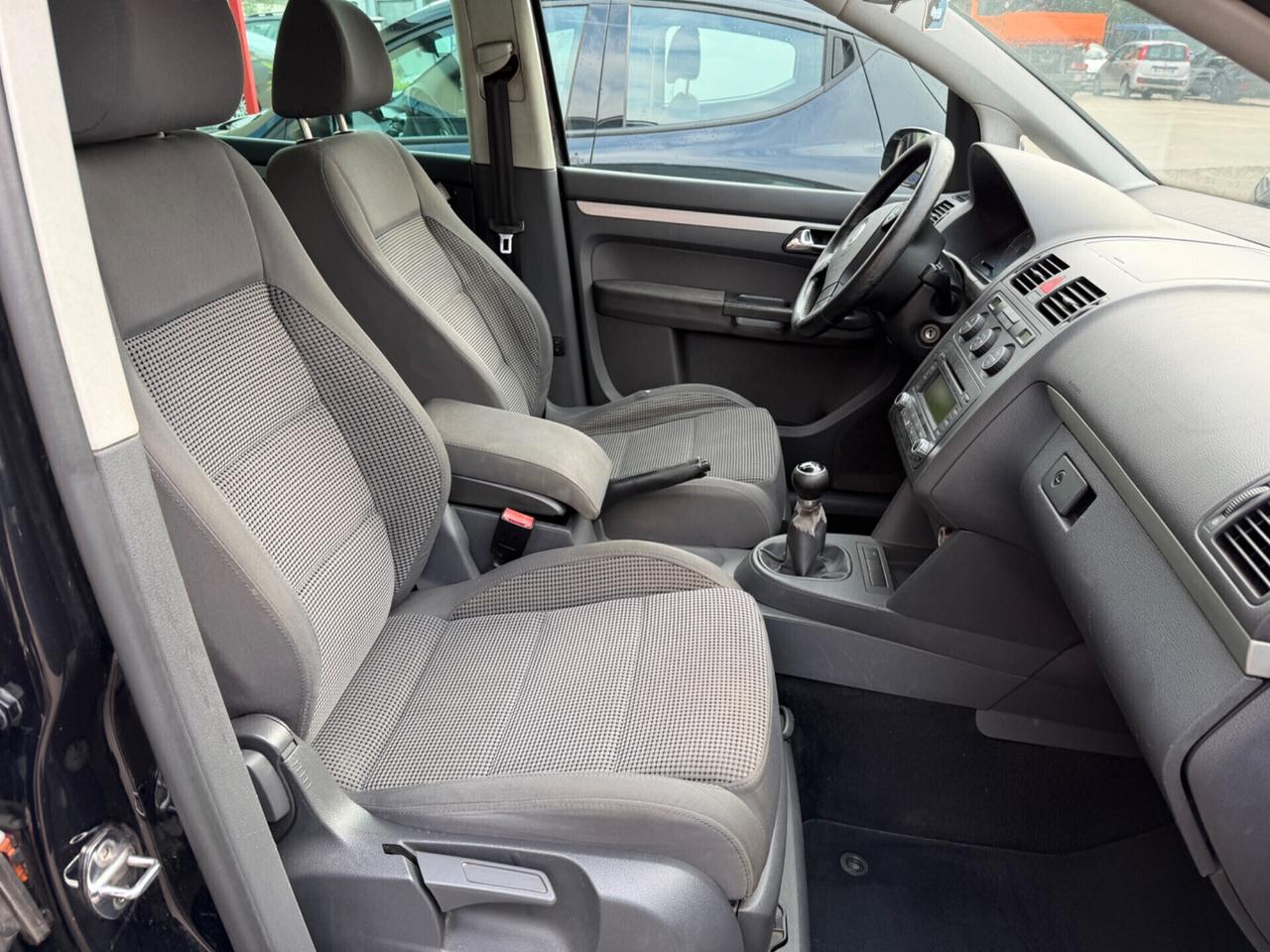 VW Touran 2.0 TDI 5-POSTI 6-MRCE FAMIGLIARE