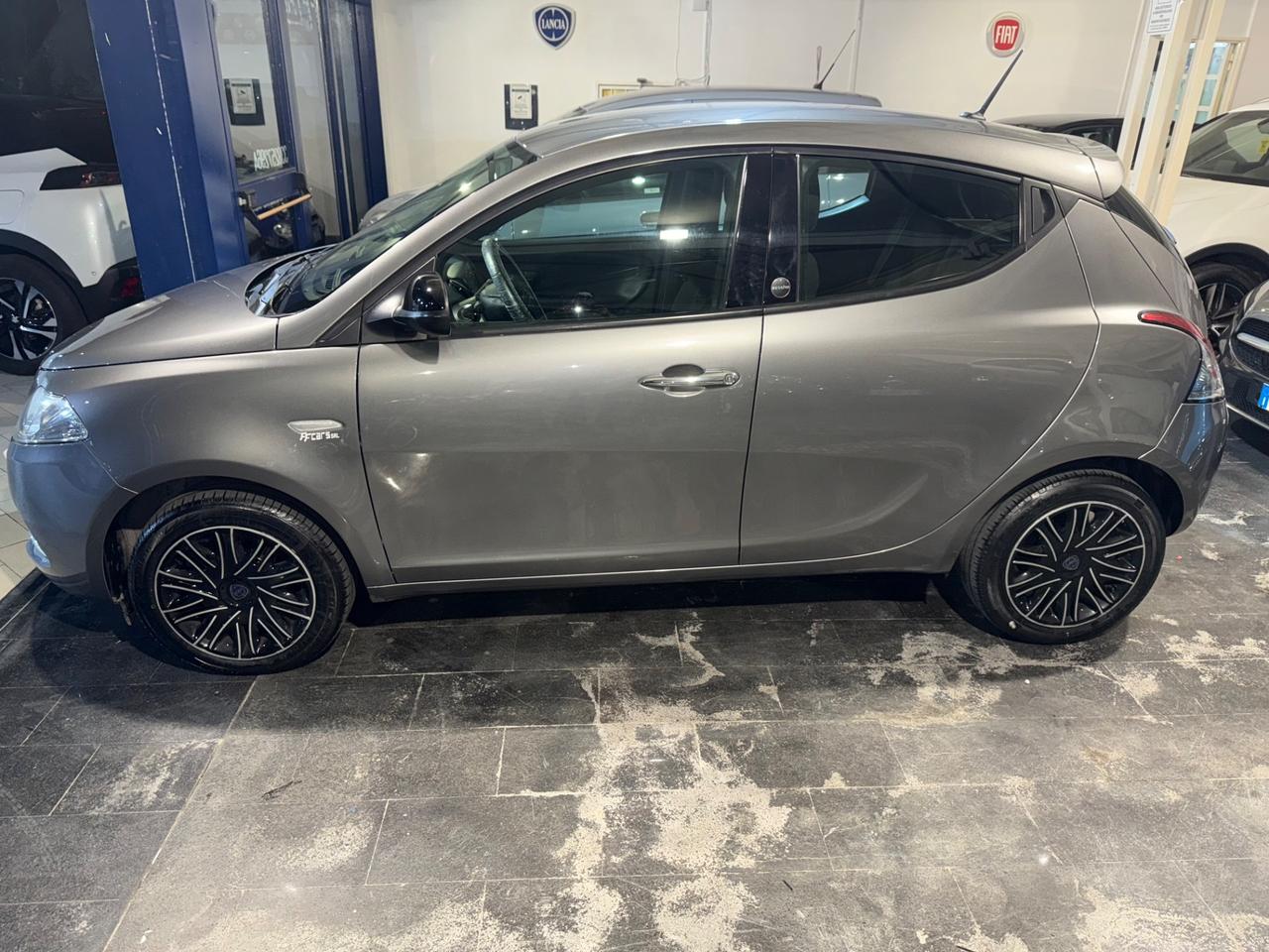 Lancia Ypsilon 1.0 FireFly 5 porte S&S Hybrid Ecochic Gold