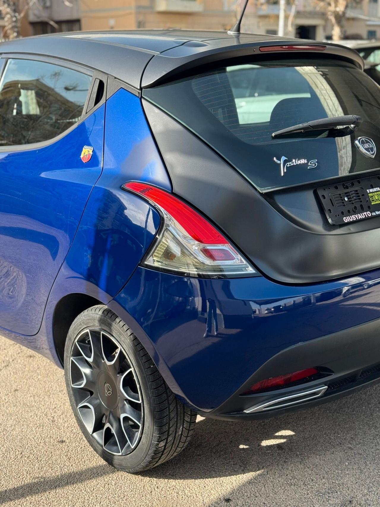 Lancia Ypsilon 1.3 MJT 16V 95 CV 5 porte S&S S Momodesign