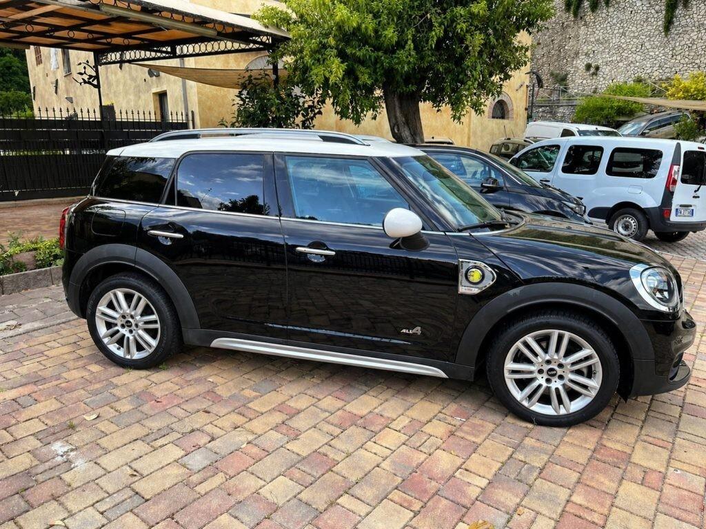 MINICountryman1.5CooperSEHypeCountrymanALL4Automat
