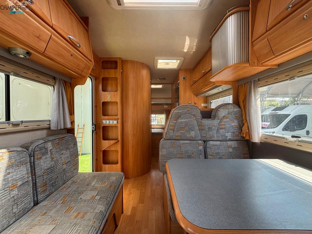 ADRIA ADRIATIK CORAL 680 SK - Mansardato con letti a castello in coda