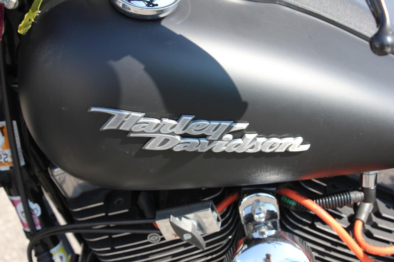 HARLEY-DAVIDSON DYNA STREET BOB