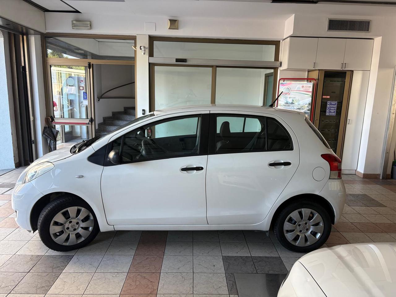 Toyota Yaris 1.0 5 porte