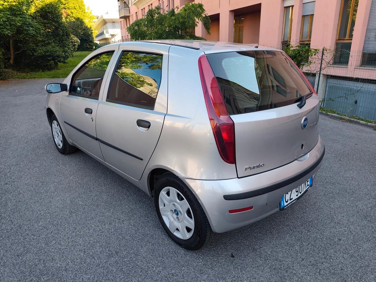 Fiat Punto 1.2 Benz euro 4 60 Milà km 5 p