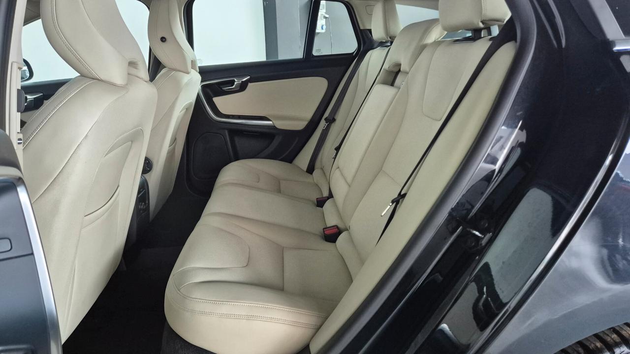 Volvo V60 D2 1.6 Powershift Summum
