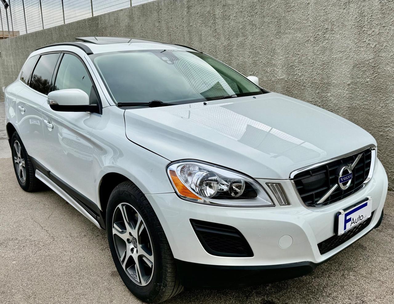 Volvo XC60 D5 AWD Geartronic Summum,TETTO PANORAMICO/APRIBILE,NAVI,FULL OTIONAL