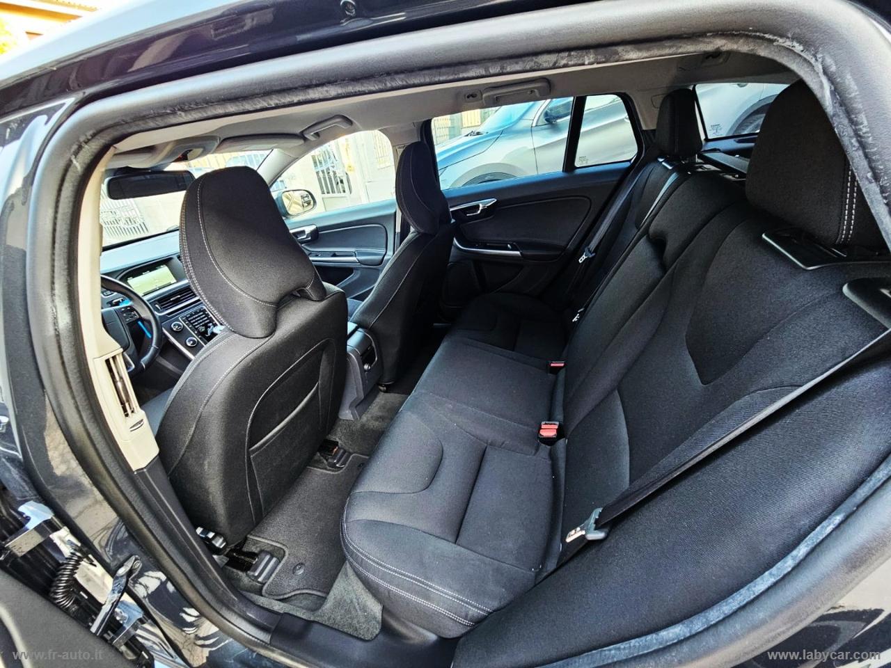 VOLVO V60 D3 Geartronic Summum