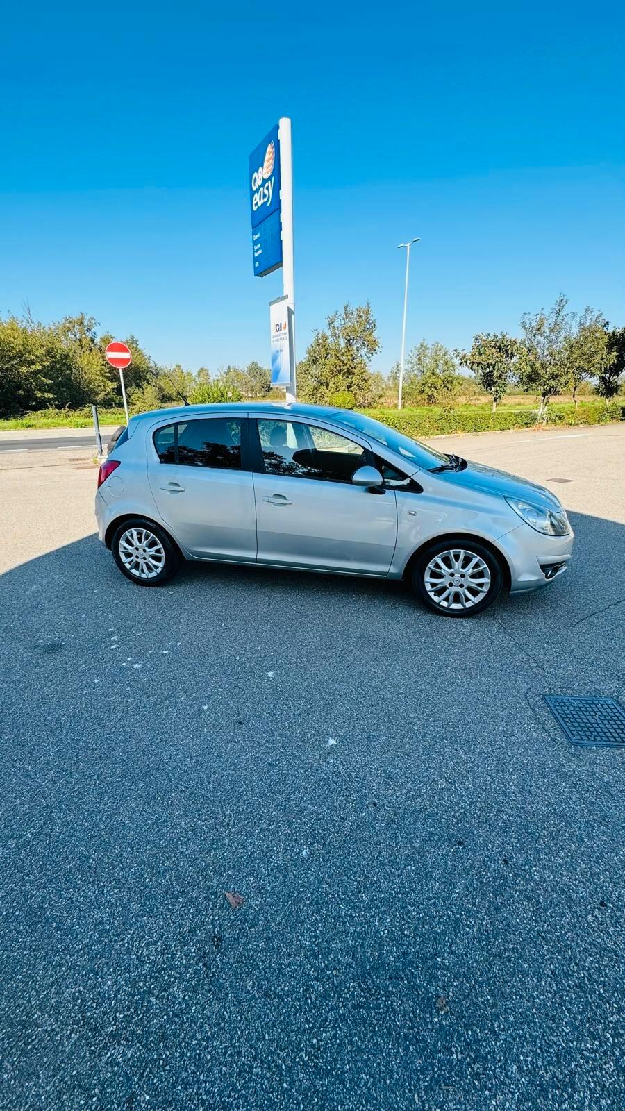 Opel Corsa 1.2 5 porte Club