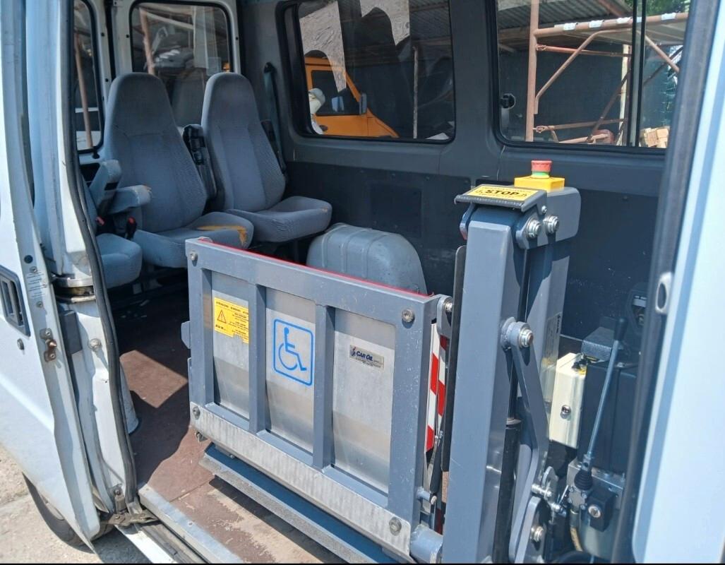 Fiat Ducato con pedana