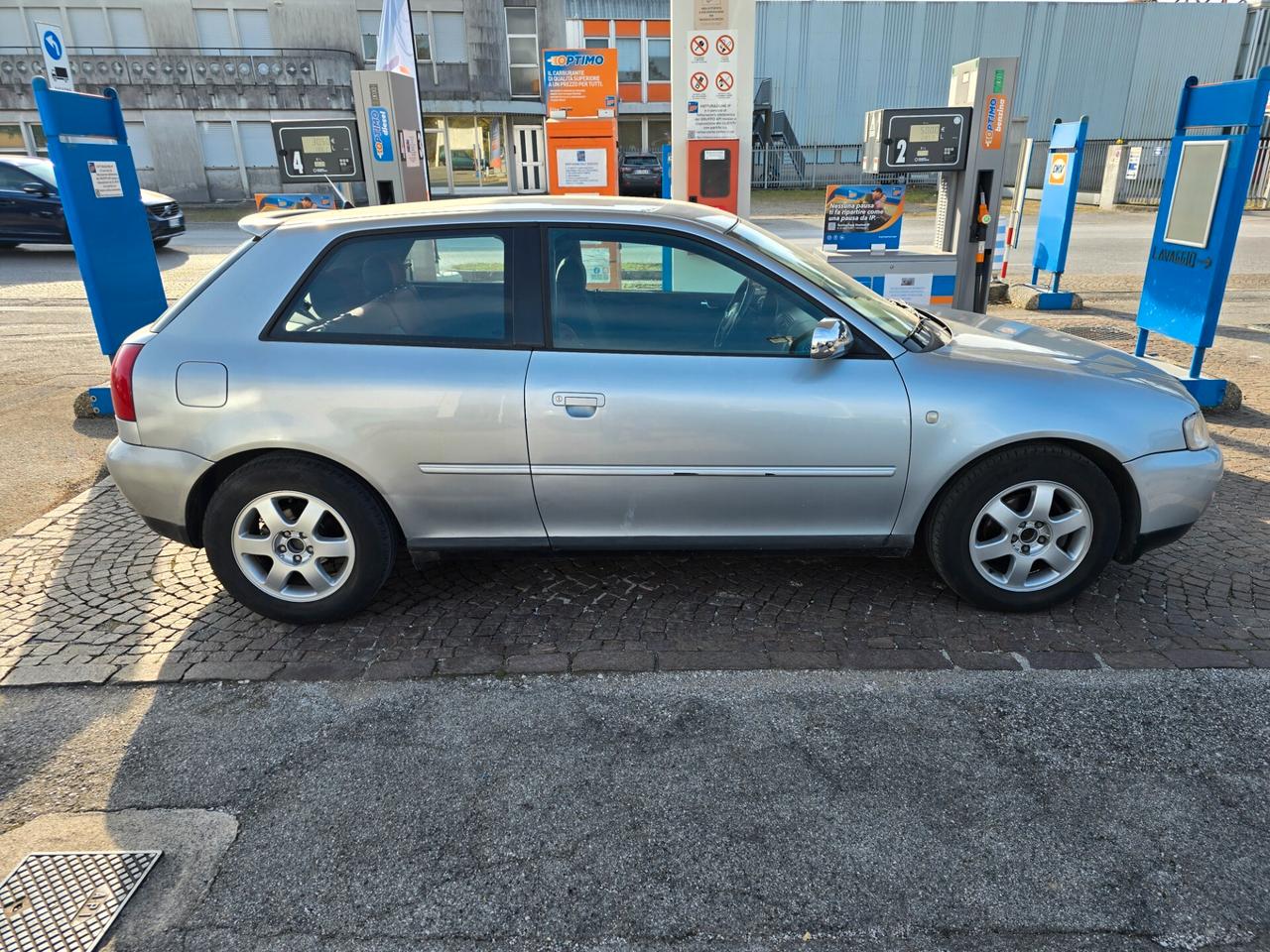 Audi A3 1.6 cat 3p. Con 284.000km