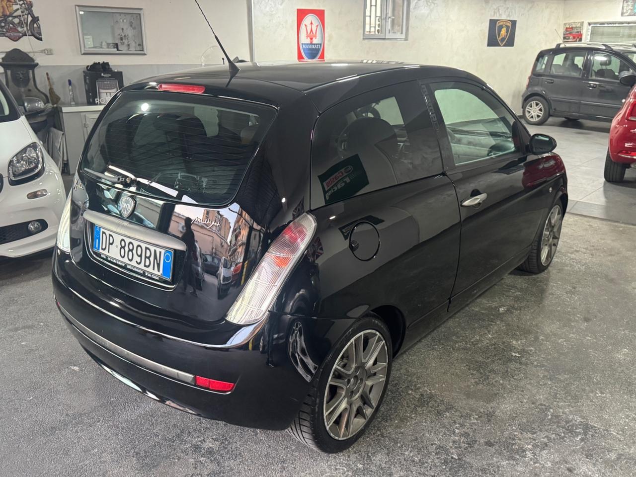 Lancia Ypsilon 1.3 MJT 75 CV MomoDesign
