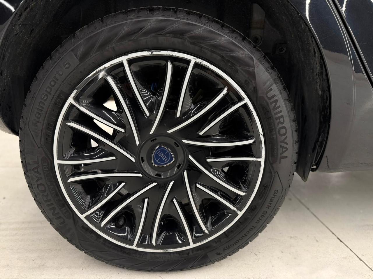 Lancia Ypsilon 1.0-KM CERTIFICATI-PERMUTE-12 MESI GARANZIA