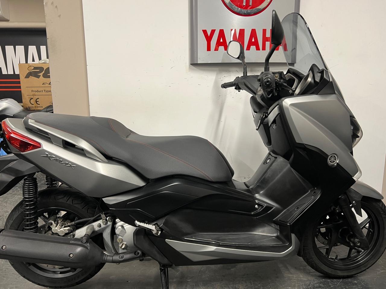 Yamaha X-Max 250