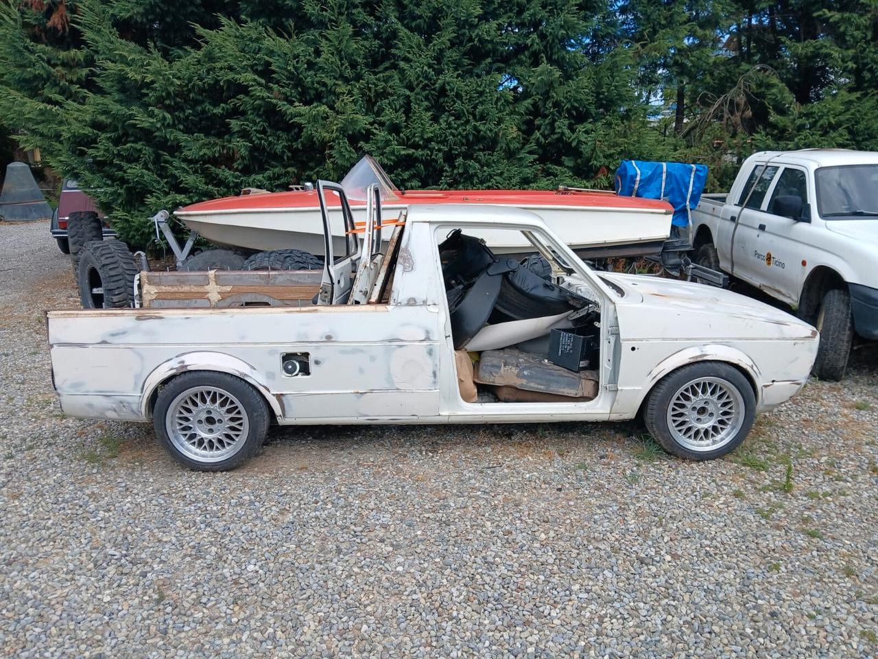 Volkswagen Caddy da restaurare
