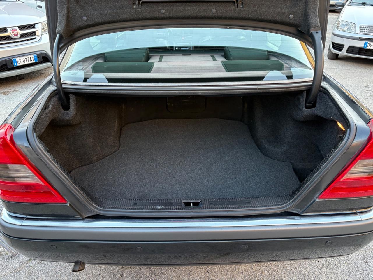 Mercedes C 200 berlina GPL magnifica