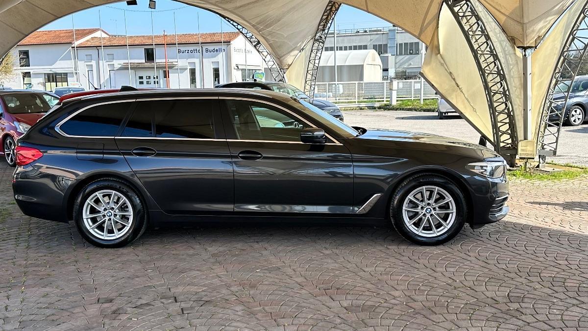 BMW - Serie 5 Touring - 520d X-Drive Touring Luxury