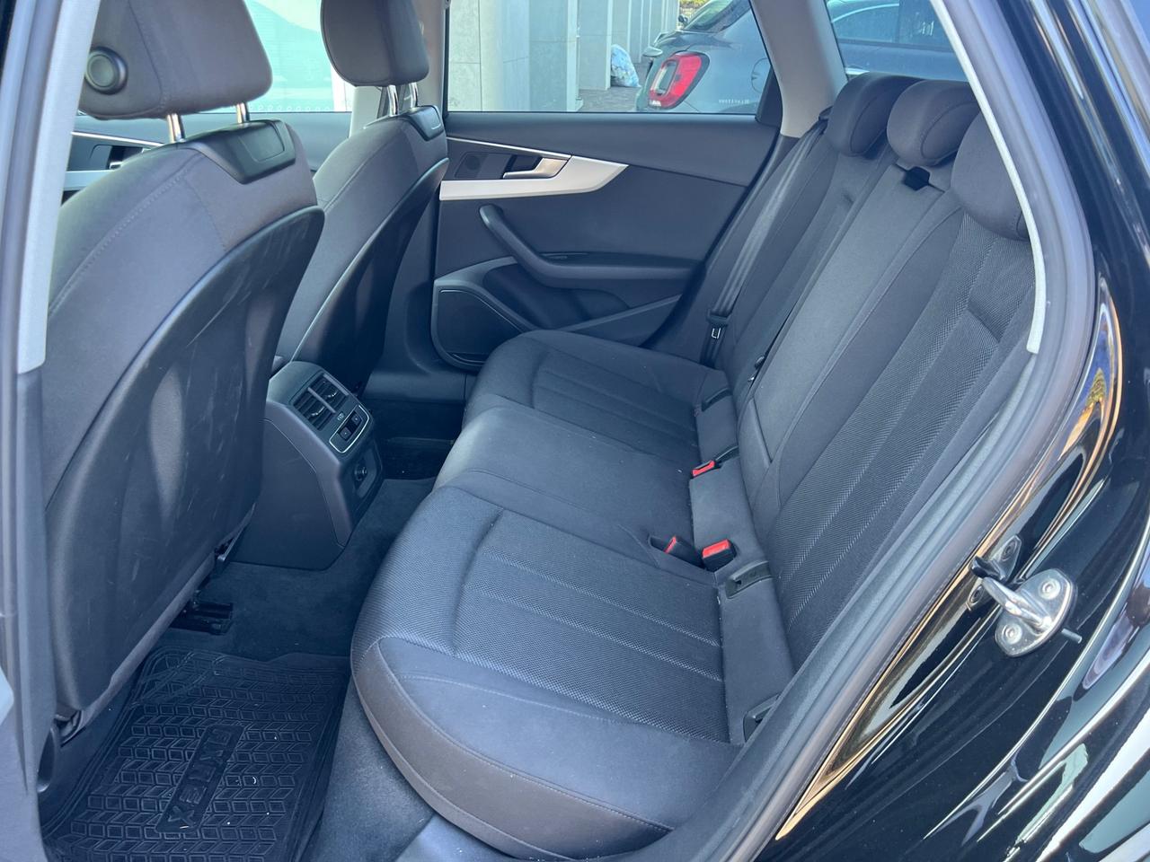 Audi A4 Avant 40 g-tron S tronic line edition