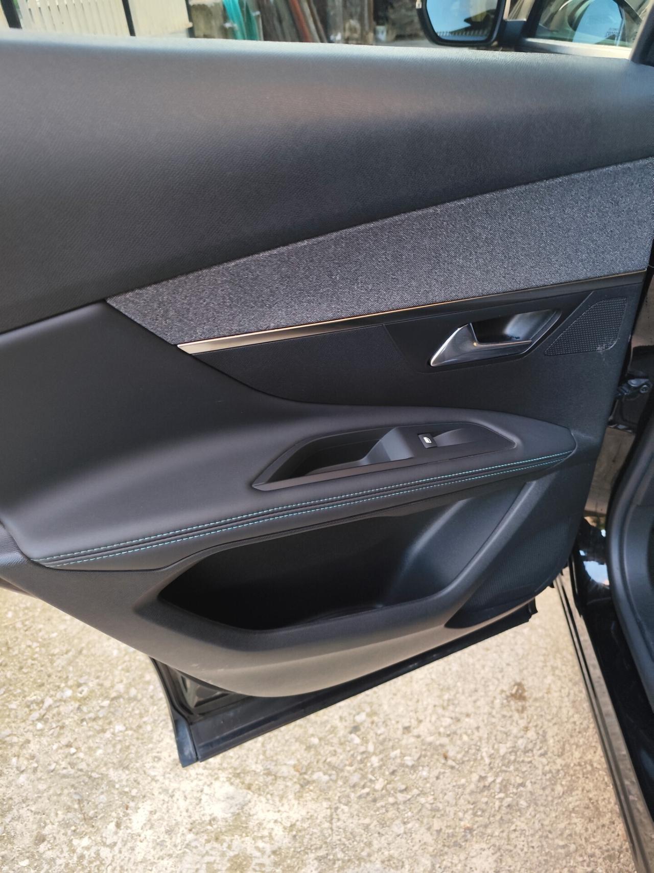 Peugeot 3008 Hybrid 225 e-EAT8 Allure Pack