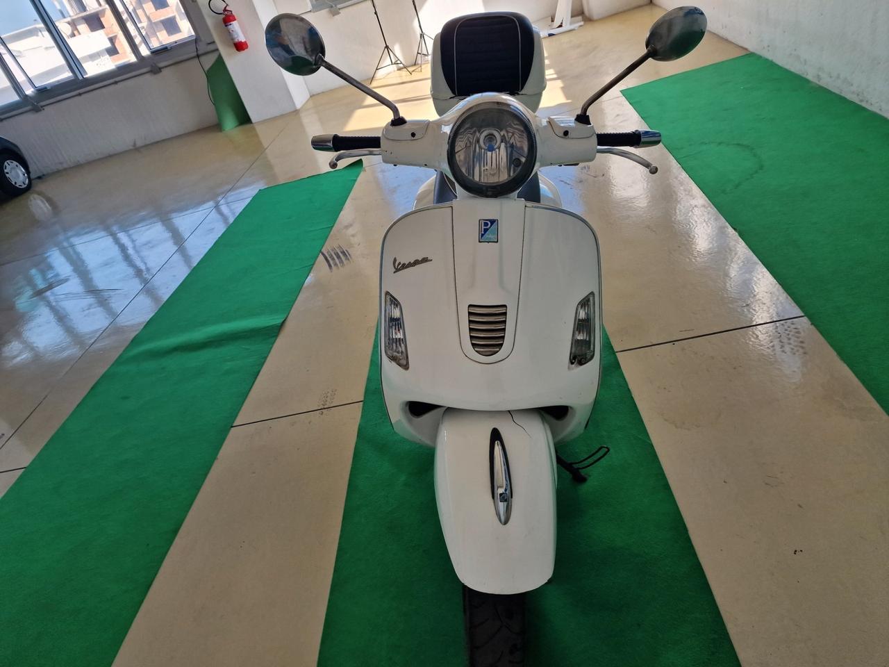 Vespa 300 GTS i.e.