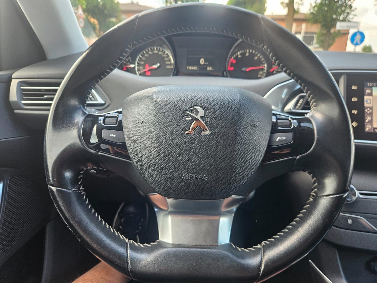 Peugeot 308 BlueHDi 120 CV Bianco Perla E6B