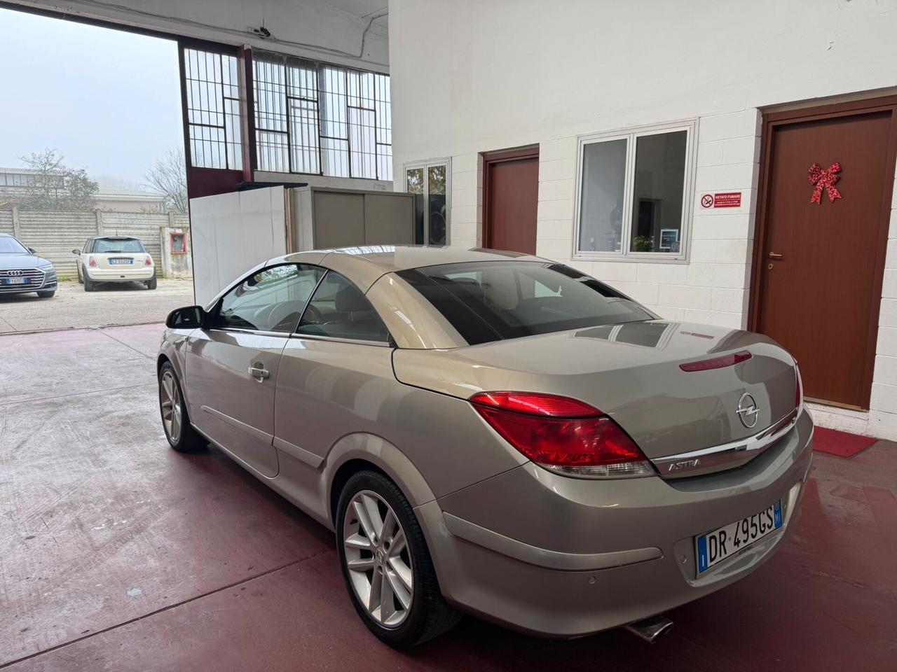 Opel Astra TwinTop 1.8 16V VVT Cosmo GPL